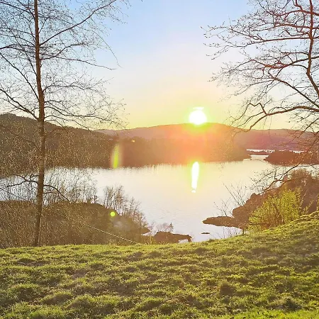 5 Person In Lonevag-by Traum