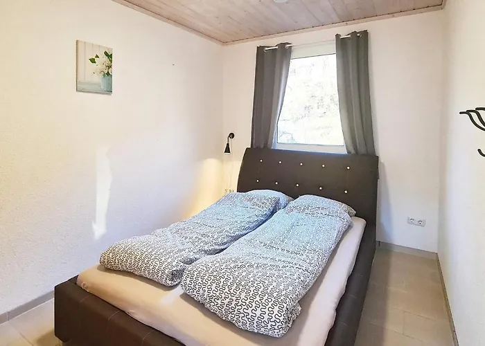 5 Person In Lonevag-by Traum Lonevåg