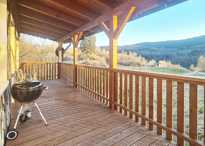 5 Person In Lonevag-by Traum